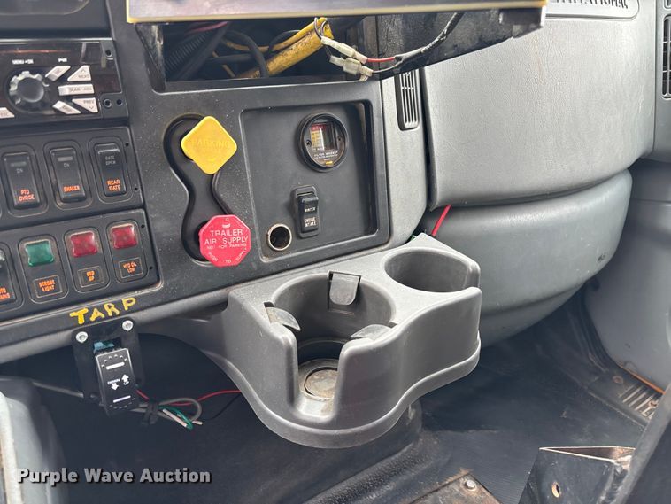 image for item FC5819 2005 International 7400 dump truck