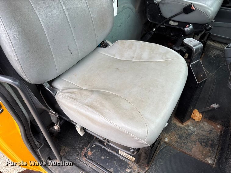 image for item FC5819 2005 International 7400 dump truck
