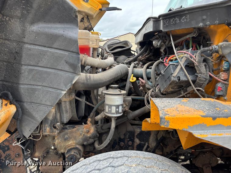 image for item FC5819 2005 International 7400 dump truck