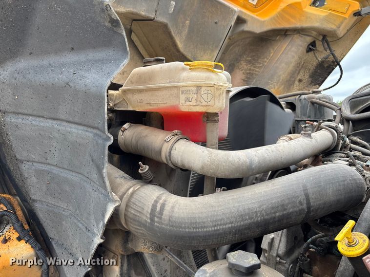 image for item FC5819 2005 International 7400 dump truck
