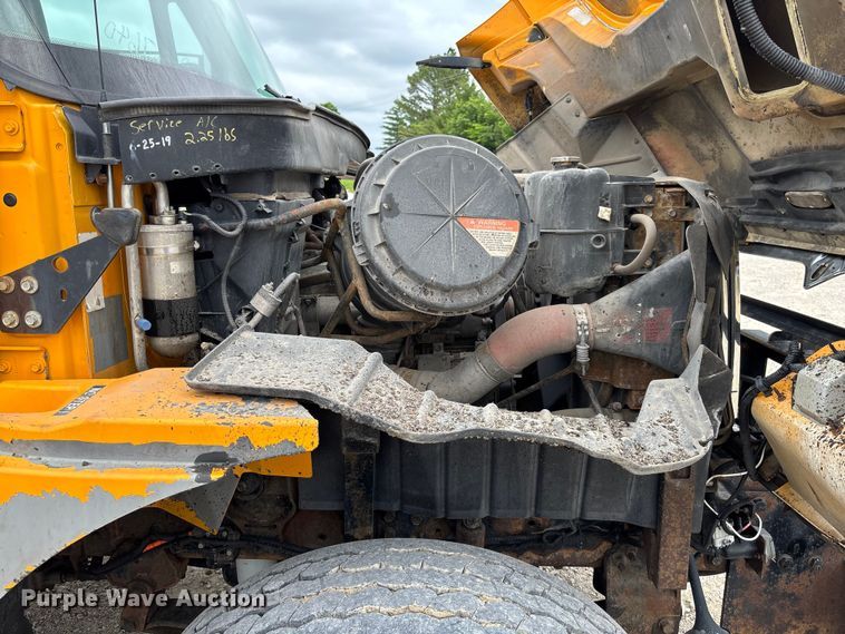 image for item FC5819 2005 International 7400 dump truck