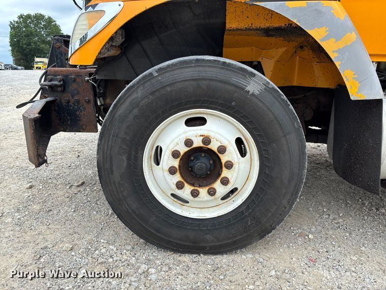 image for item FC5819 2005 International 7400 dump truck