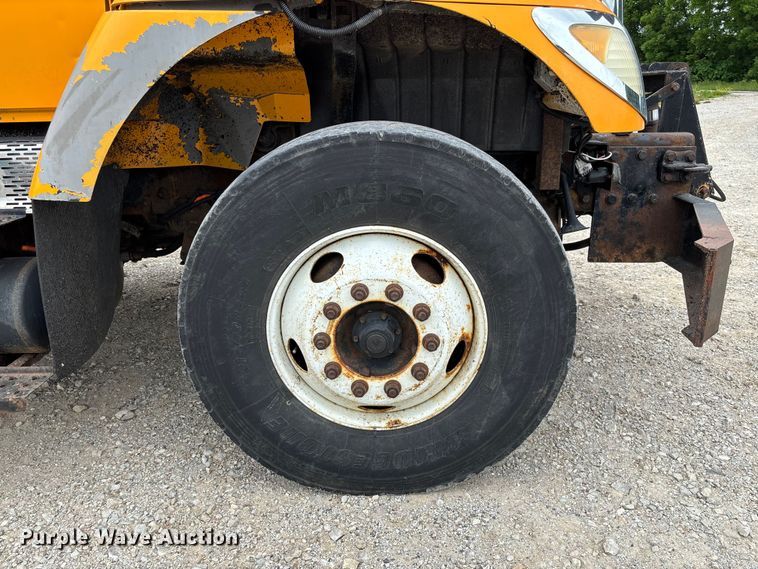 image for item FC5819 2005 International 7400 dump truck