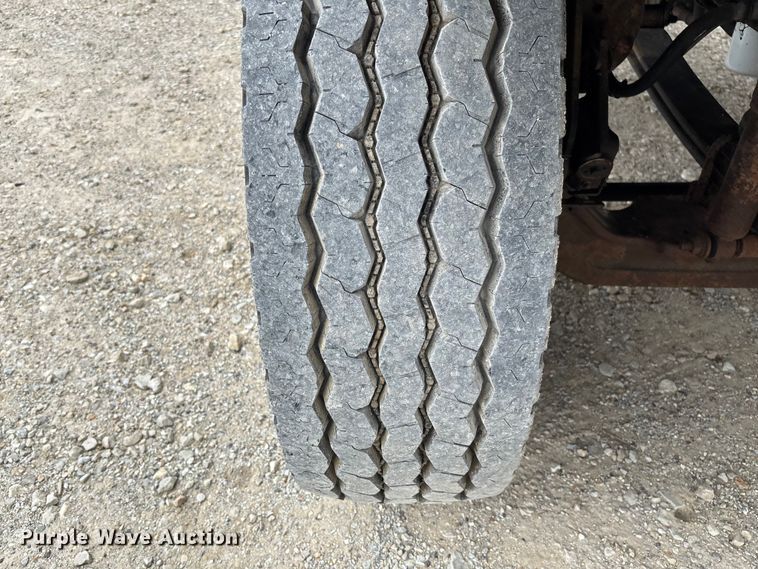 image for item FC5819 2005 International 7400 dump truck