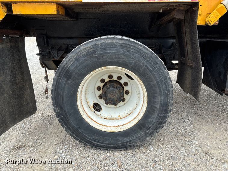 image for item FC5819 2005 International 7400 dump truck