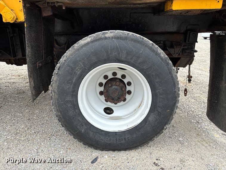 image for item FC5819 2005 International 7400 dump truck