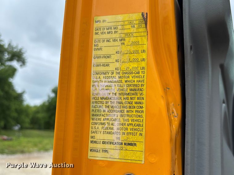 image for item FC5819 2005 International 7400 dump truck