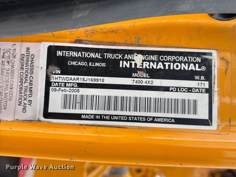 image for item FC5819 2005 International 7400 dump truck