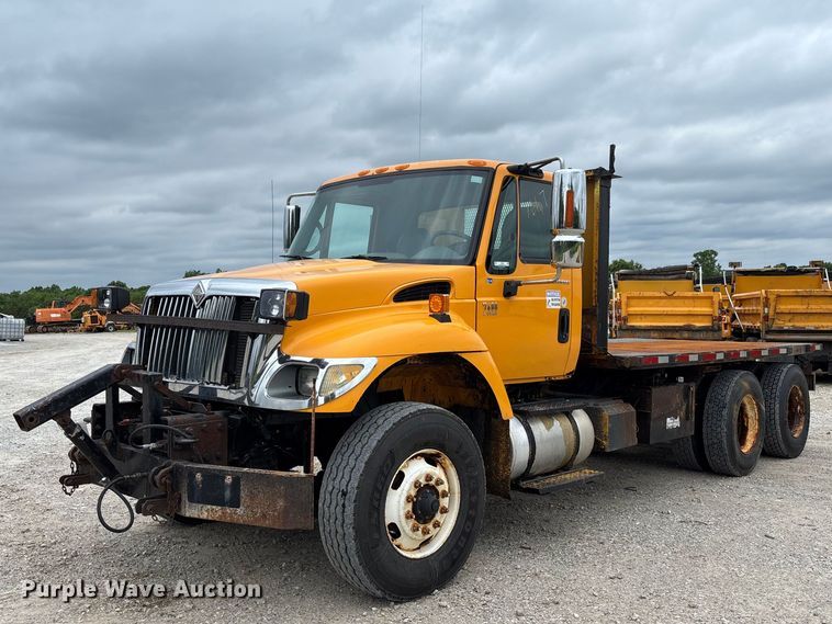 2006 International 7400 Flatbed Truck VIN: 1HTWHAZT76J303210 Lot: 999386626
