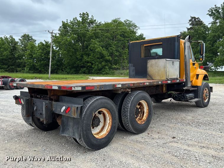 image for item FC5820 2006 International 7400 flatbed truck