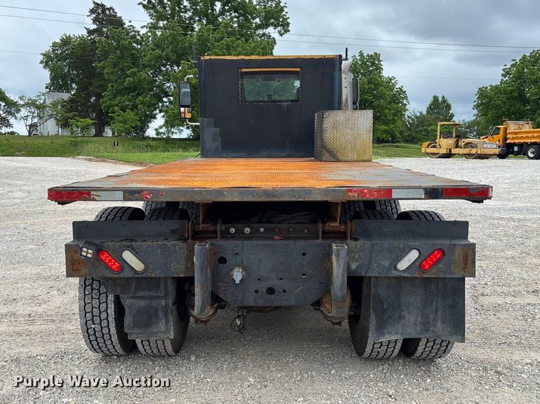 image for item FC5820 2006 International 7400 flatbed truck