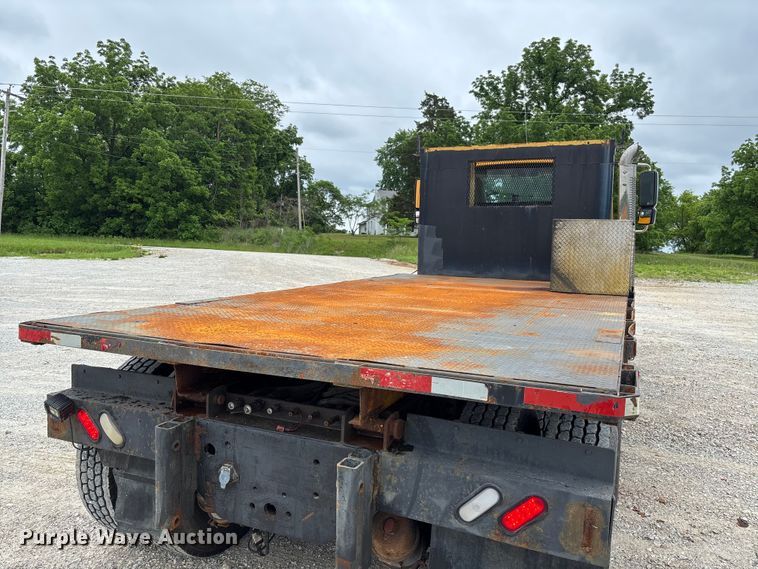 image for item FC5820 2006 International 7400 flatbed truck
