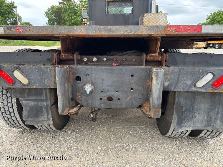 image for item FC5820 2006 International 7400 flatbed truck