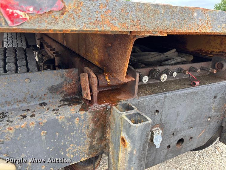 image for item FC5820 2006 International 7400 flatbed truck