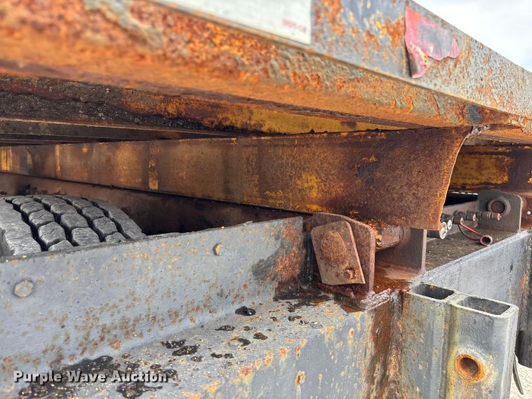 image for item FC5820 2006 International 7400 flatbed truck