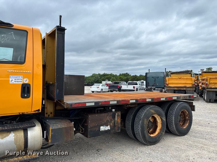 image for item FC5820 2006 International 7400 flatbed truck