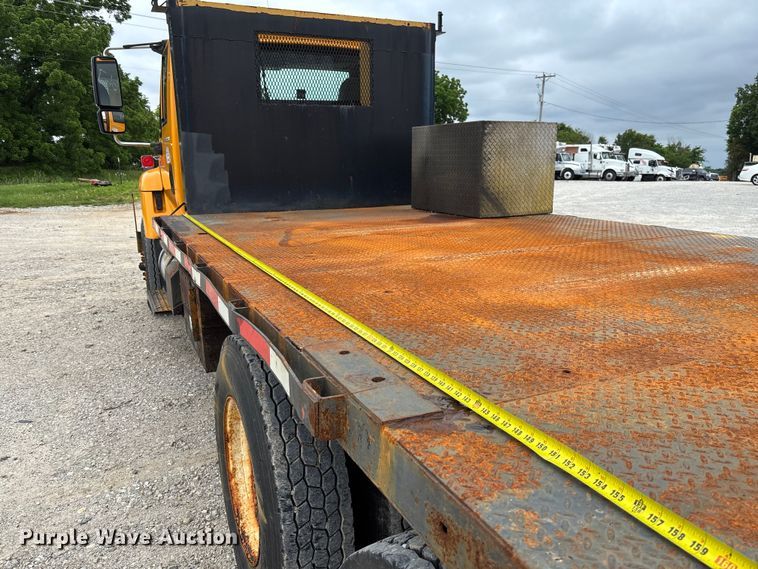 image for item FC5820 2006 International 7400 flatbed truck
