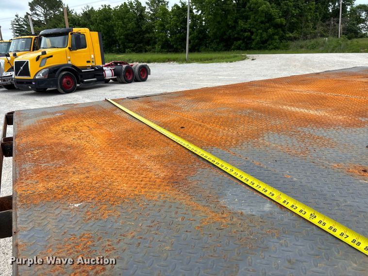 image for item FC5820 2006 International 7400 flatbed truck