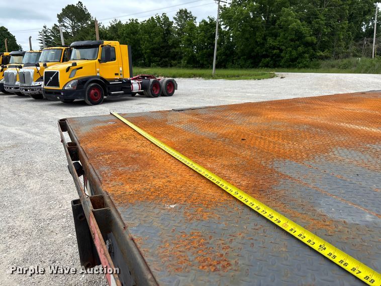 image for item FC5820 2006 International 7400 flatbed truck