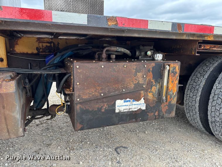 image for item FC5820 2006 International 7400 flatbed truck