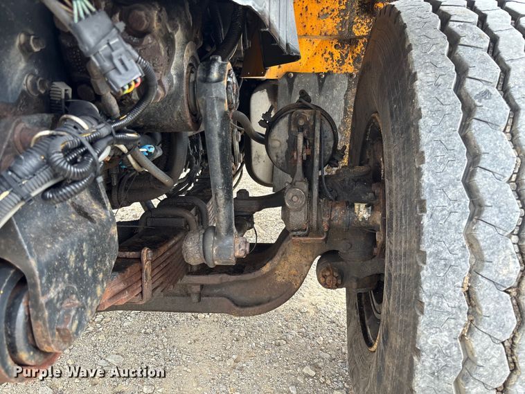 image for item FC5820 2006 International 7400 flatbed truck