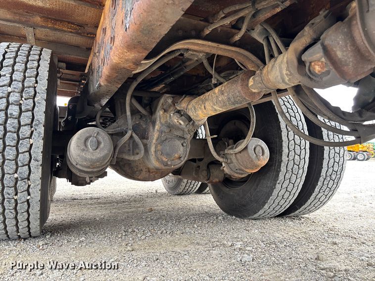 image for item FC5820 2006 International 7400 flatbed truck