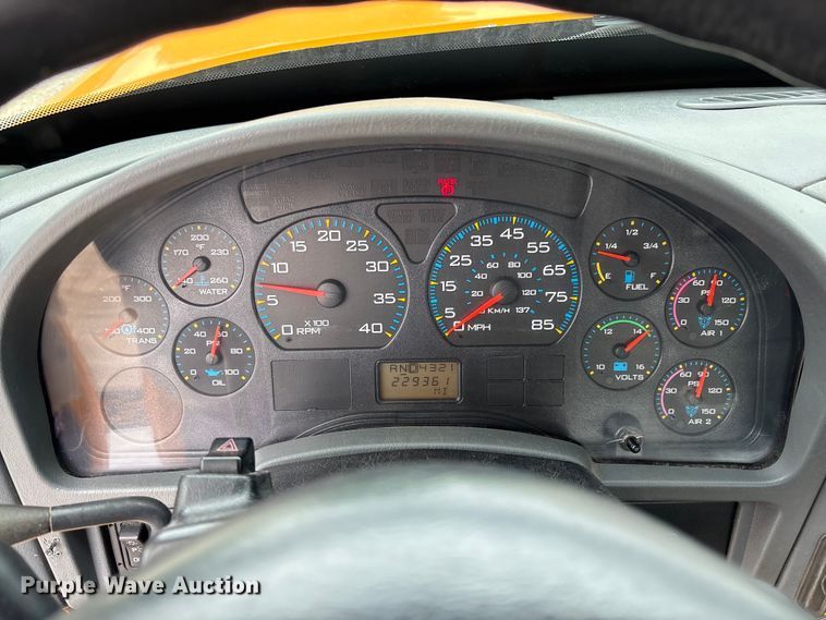 image for item FC5820 2006 International 7400 flatbed truck