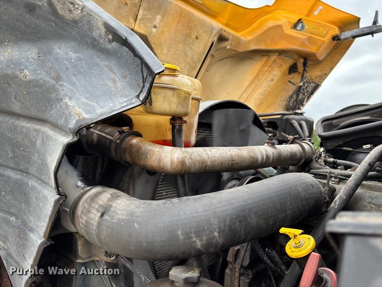 image for item FC5820 2006 International 7400 flatbed truck
