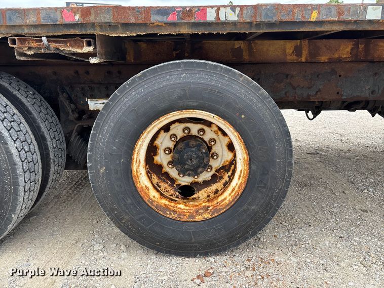 image for item FC5820 2006 International 7400 flatbed truck