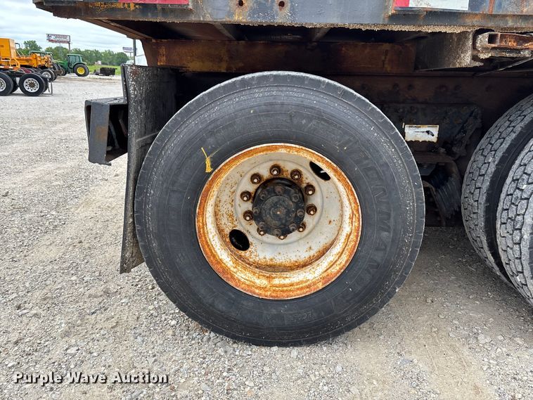 image for item FC5820 2006 International 7400 flatbed truck