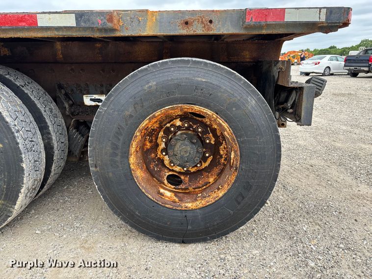image for item FC5820 2006 International 7400 flatbed truck