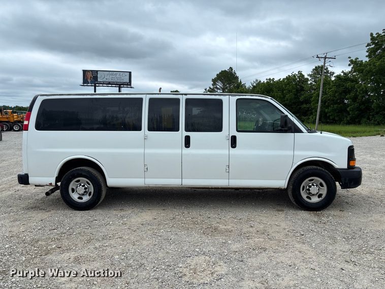 image for item FC5821 2013 Chevrolet Express 3500 van