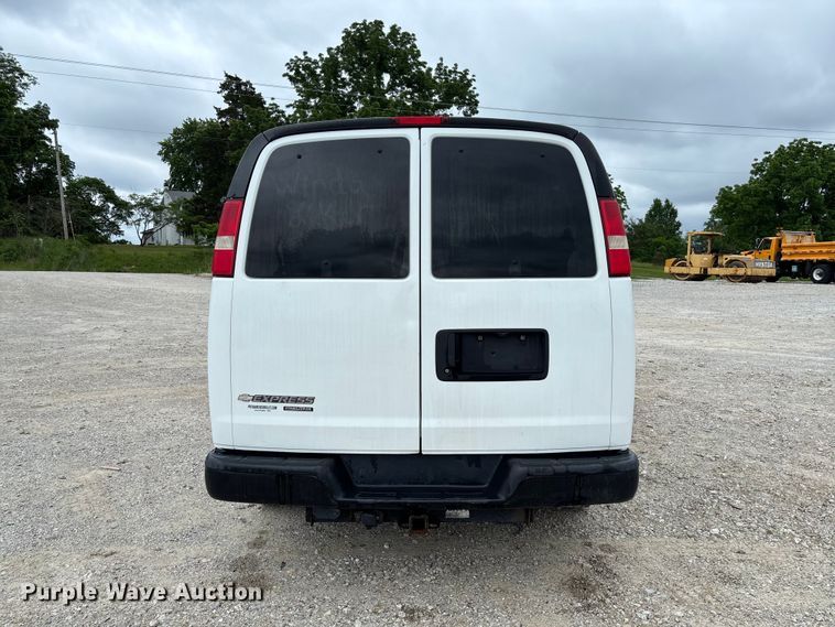 image for item FC5821 2013 Chevrolet Express 3500 van