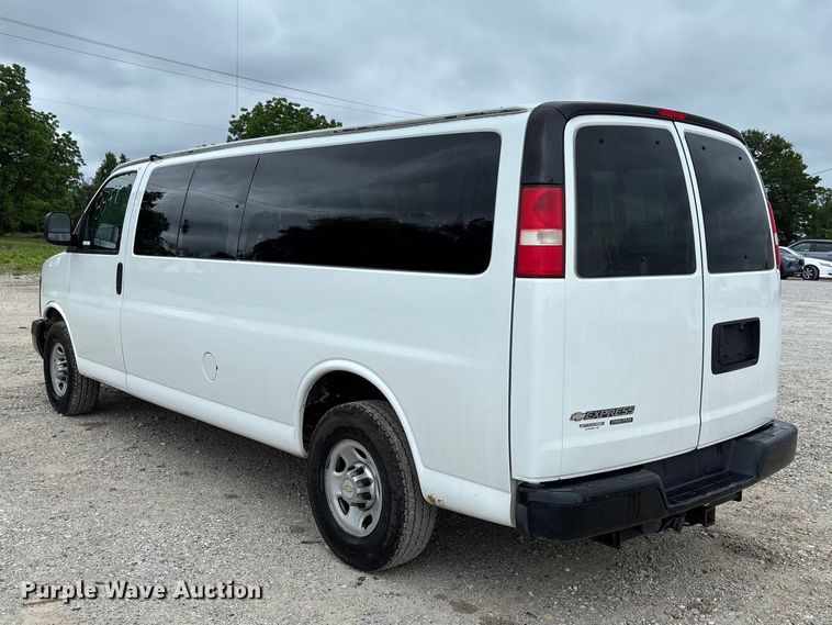 image for item FC5821 2013 Chevrolet Express 3500 van