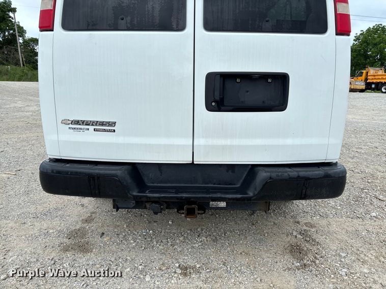 image for item FC5821 2013 Chevrolet Express 3500 van