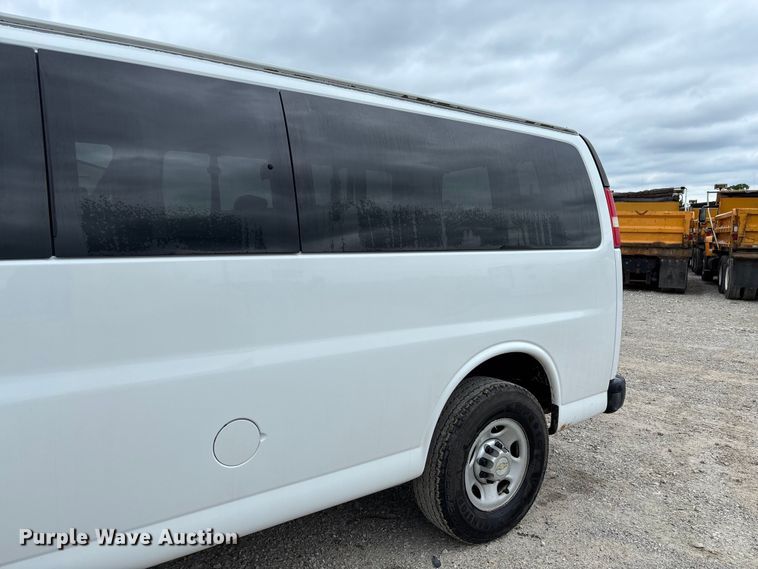 image for item FC5821 2013 Chevrolet Express 3500 van