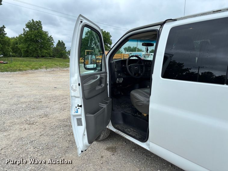 image for item FC5821 2013 Chevrolet Express 3500 van