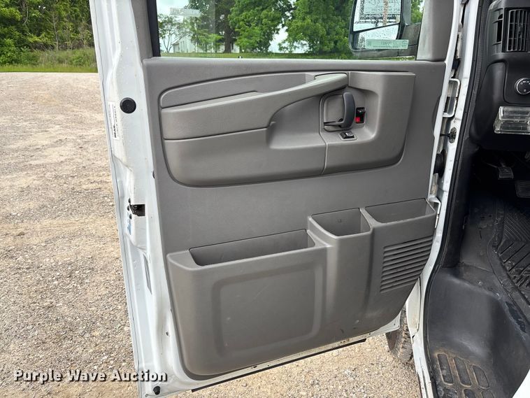 image for item FC5821 2013 Chevrolet Express 3500 van