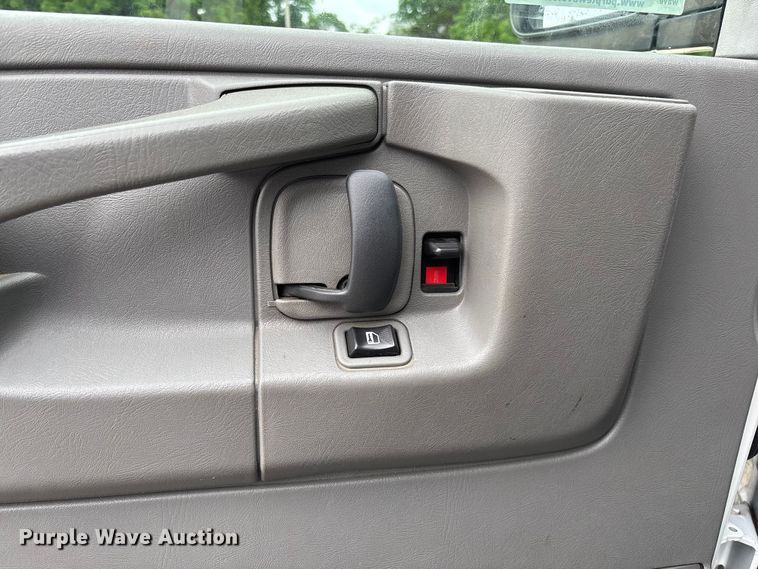 image for item FC5821 2013 Chevrolet Express 3500 van