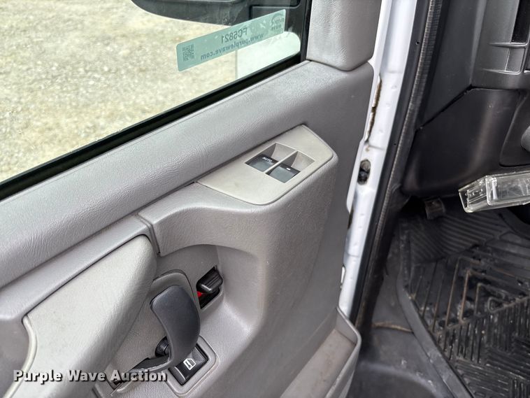 image for item FC5821 2013 Chevrolet Express 3500 van