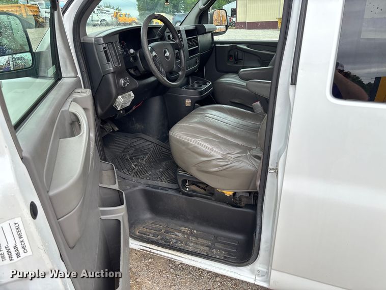 image for item FC5821 2013 Chevrolet Express 3500 van