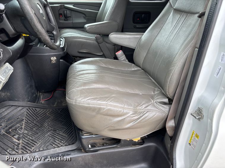 image for item FC5821 2013 Chevrolet Express 3500 van