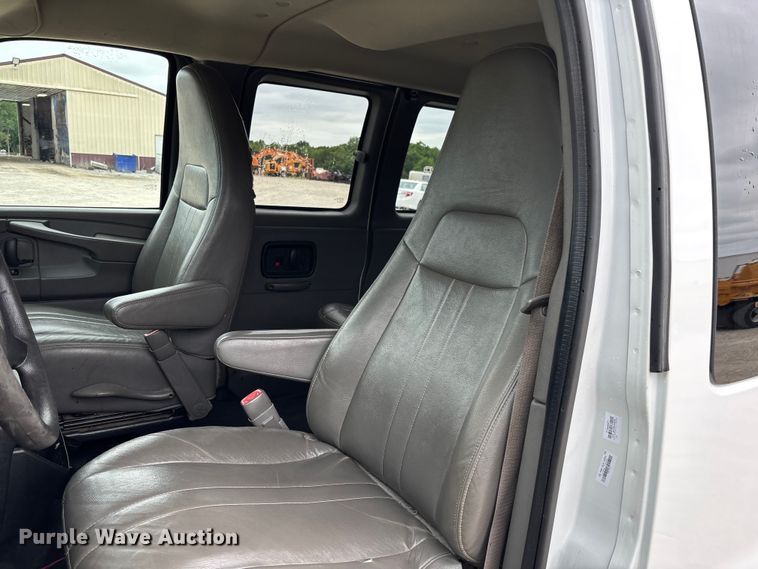 image for item FC5821 2013 Chevrolet Express 3500 van