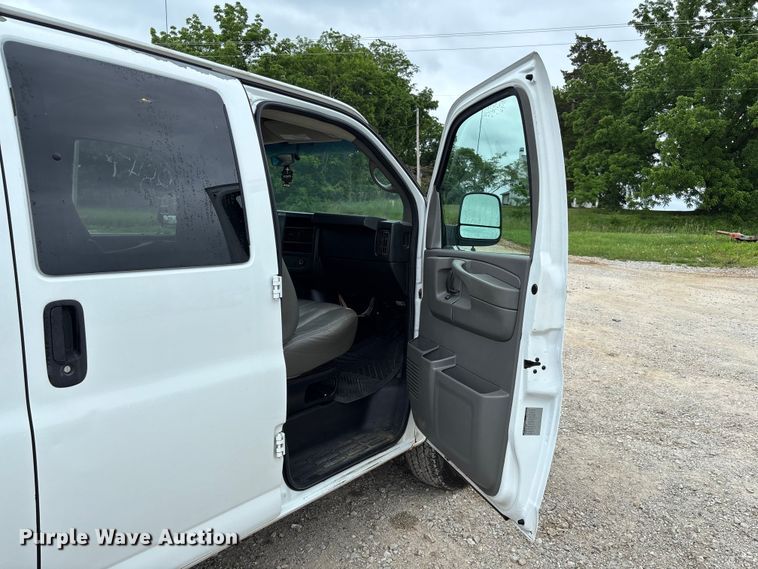 image for item FC5821 2013 Chevrolet Express 3500 van