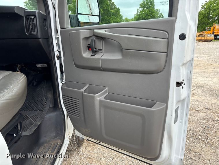 image for item FC5821 2013 Chevrolet Express 3500 van