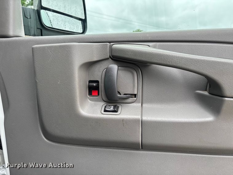 image for item FC5821 2013 Chevrolet Express 3500 van