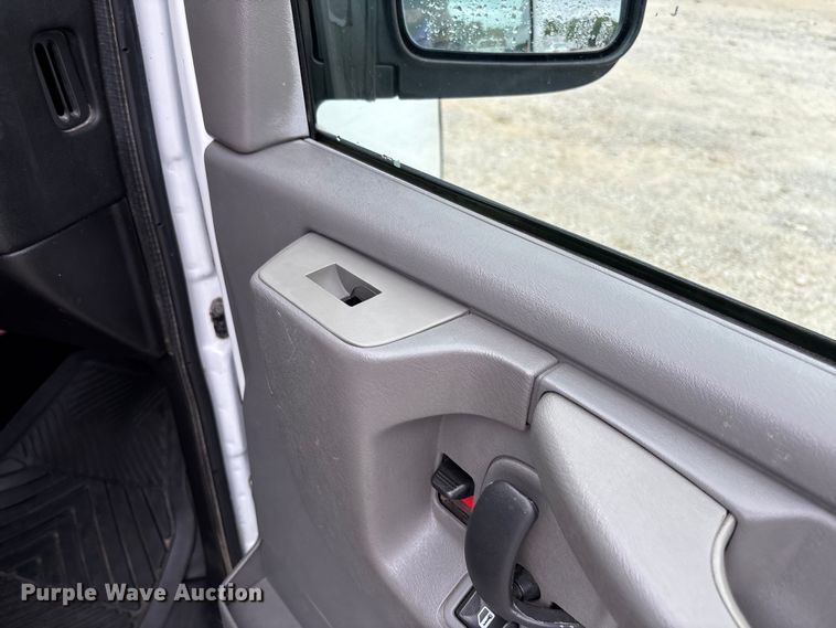 image for item FC5821 2013 Chevrolet Express 3500 van
