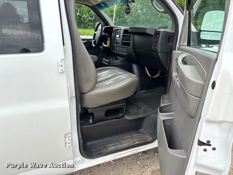image for item FC5821 2013 Chevrolet Express 3500 van