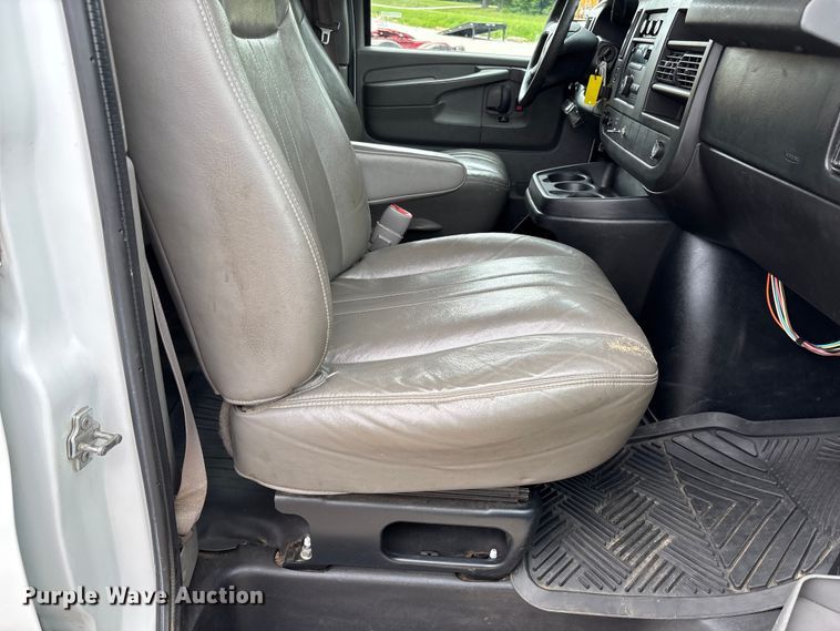 image for item FC5821 2013 Chevrolet Express 3500 van