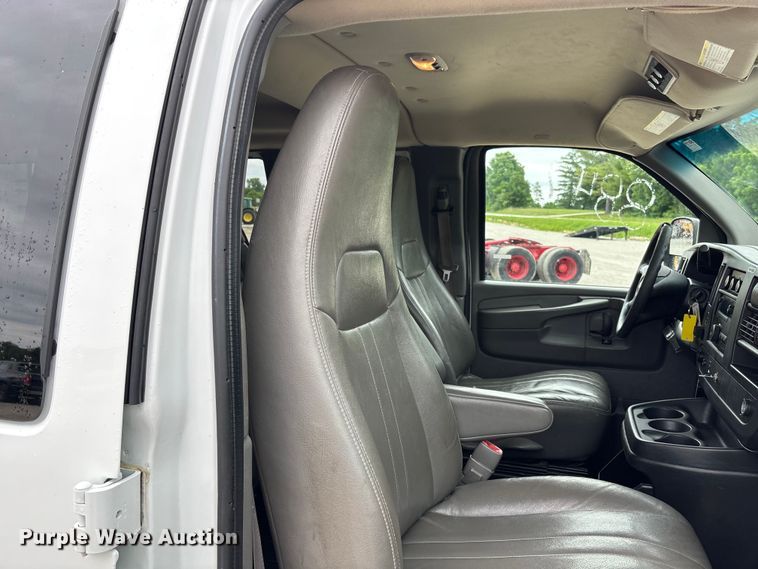 image for item FC5821 2013 Chevrolet Express 3500 van